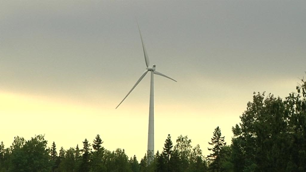 Tuulivoimala Raahen Laivakankaan tuulivoimapuistossa elokuussa 2013.