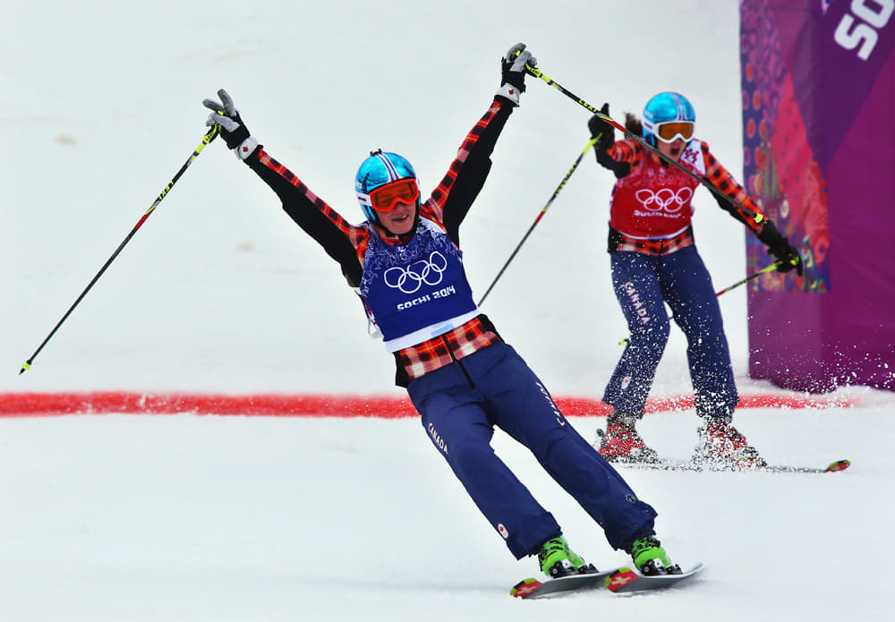 Kanadan Marielle Thompson tuulettaa voitettuaan olympiakultaa skicrossissa.