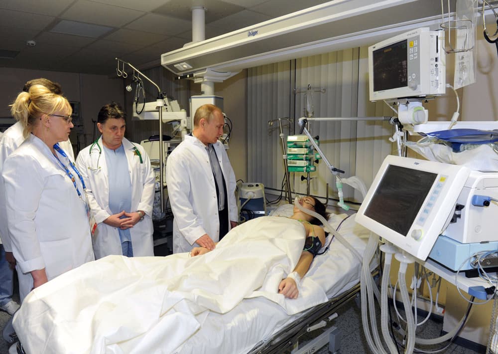 Vladimir Putin kävi loukkaantuneen Maria Komissarovan vieraana sotshilaisessa sairaalassa olympialaisten aikana.