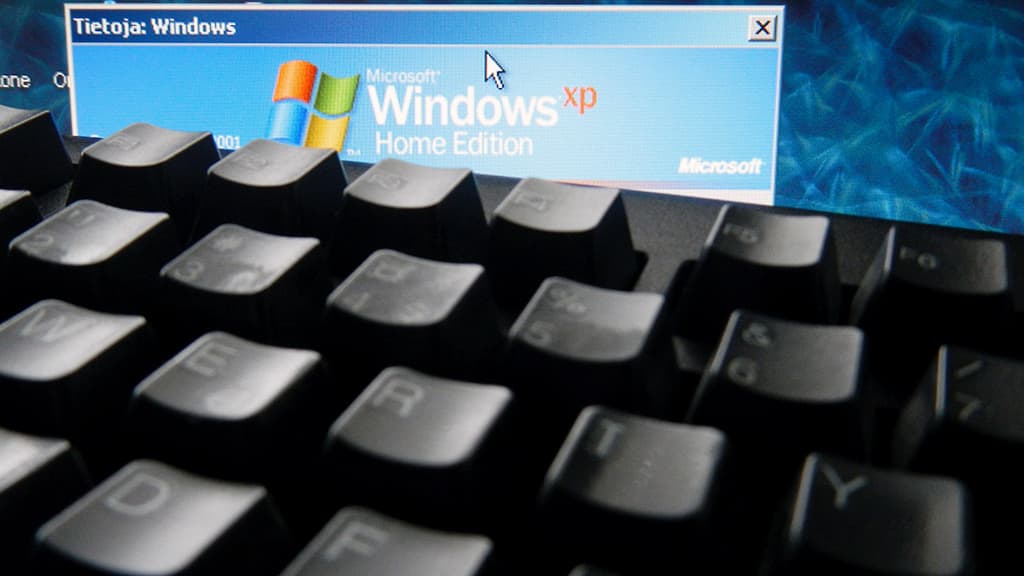 Vanha tietokone, jossa Windows XP käyttöjärjestelmä.
