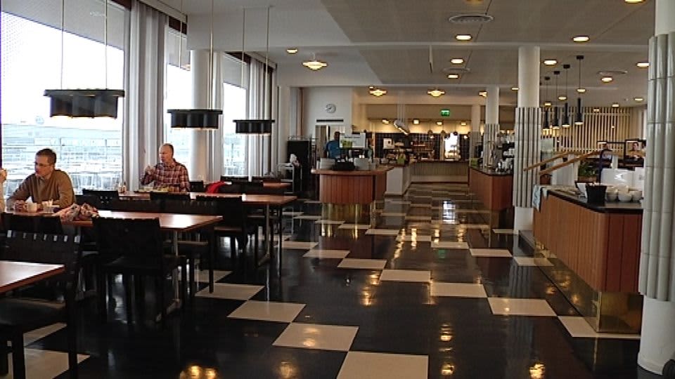 Alvar Aallon 70-luvun tyyli näkyy vielä hyvin Sähkötalossa sijaitsevassa Ravintola Purossa.