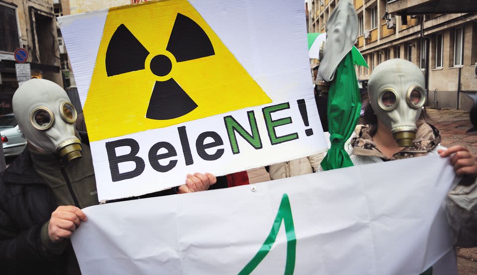 Ydinvoimalan vastainen mielenosoitus Sofiassa, Bulgariassa, maaliskuussa 2011.