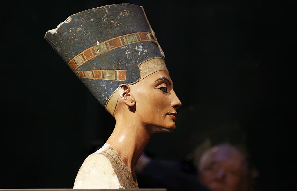 Nefertitin rintakuva Berliinin Neues Museumissa.