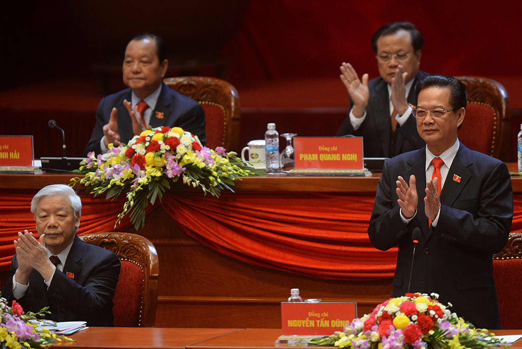 Pääministeri Nguyen Tan Dung (oik.) ja puolueen pääsihteeri Nguyen Phu Trong (vas.) Vietnamin kommunistisen puolueen 12. kansallisen kongressin avajaisseremoniassa Hanoissa 21. tammikuuta 2016. 