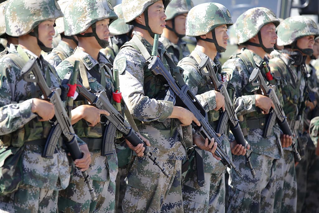 Kiinan armeijan sotilaita sotaharjoituksissa.