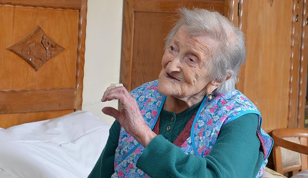 Kuvassa Emma Morano 116-vuotiaana. huoneistossaan Verbaniassa, Pohjois-Italiassa. Kuva on otettu 13. toukokuuta 2016. Morano on maailman vanhin henkilö viime toukokuusta alkaen, kun yhdysvaltalainen Susannah Mushatt Jones kuoli 12. toukokuuta 2016.