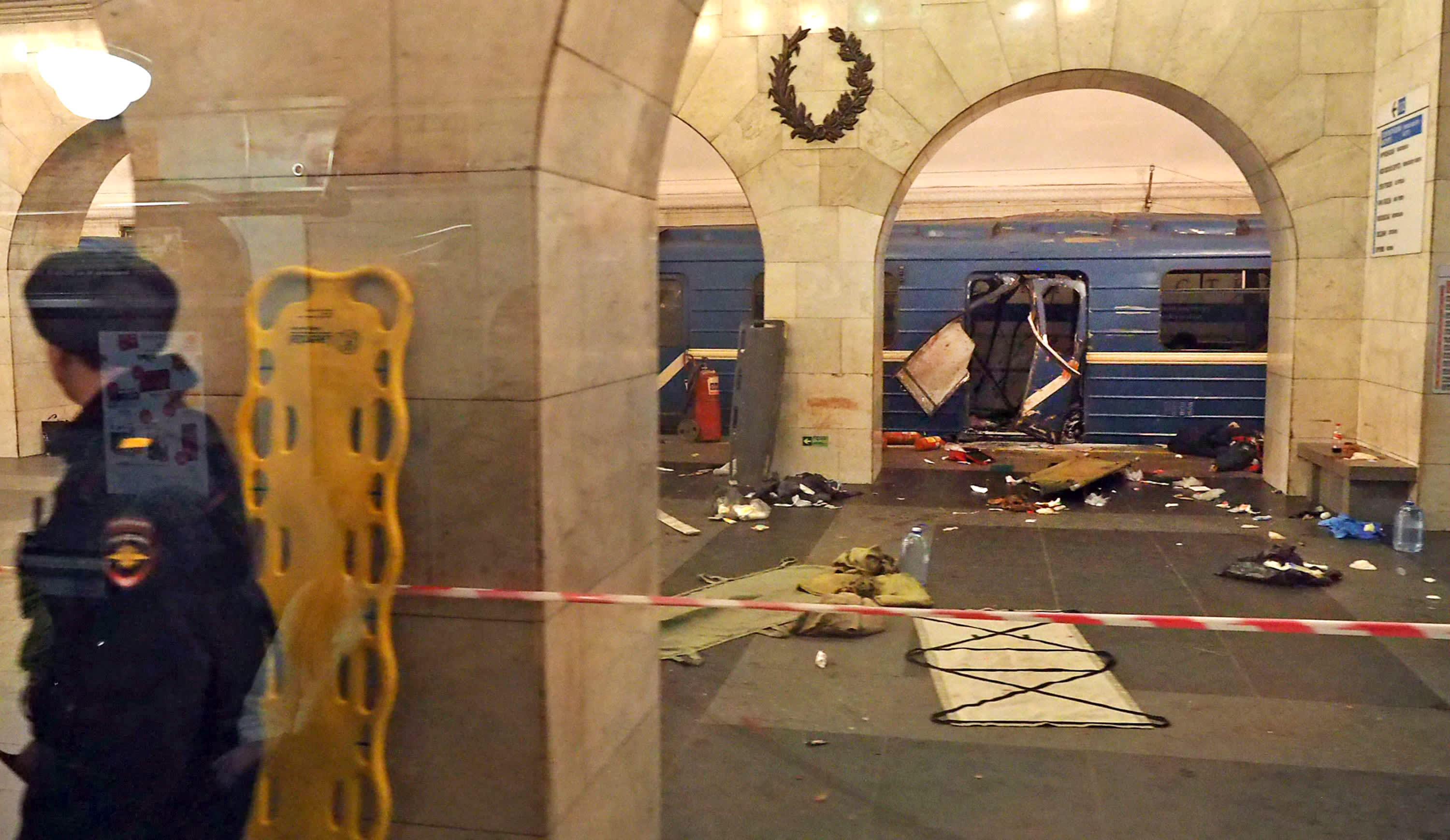 Räjähdyksen jälkiä Teknologisen instituutin metroasemalla Pietarissa 3. huhtikuuta.