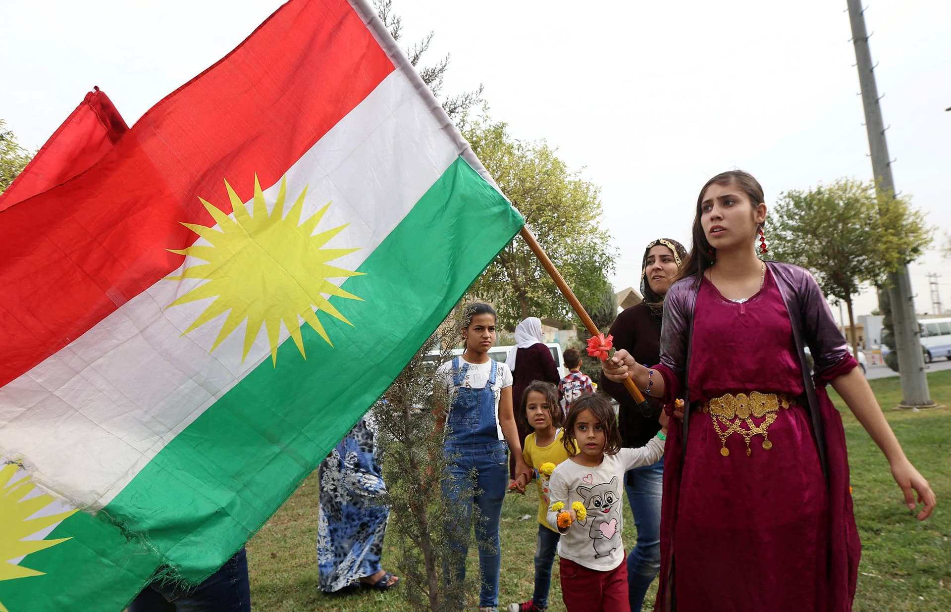 Irakin kurdit marssivat tukeakseen Massud Barzania Erbilissä 30. lokakuuta.