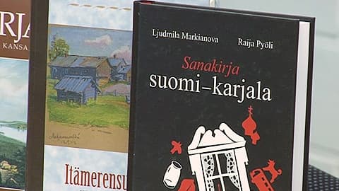 Suomi-karjala -sanakirja sekä muita kirjoja