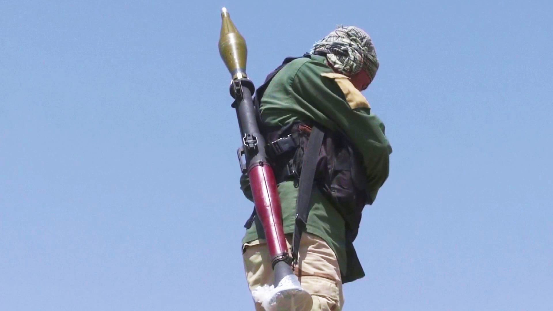 Afganistanin siviilit tarttuvat aseisiin talibanin veritekojen jälkeen