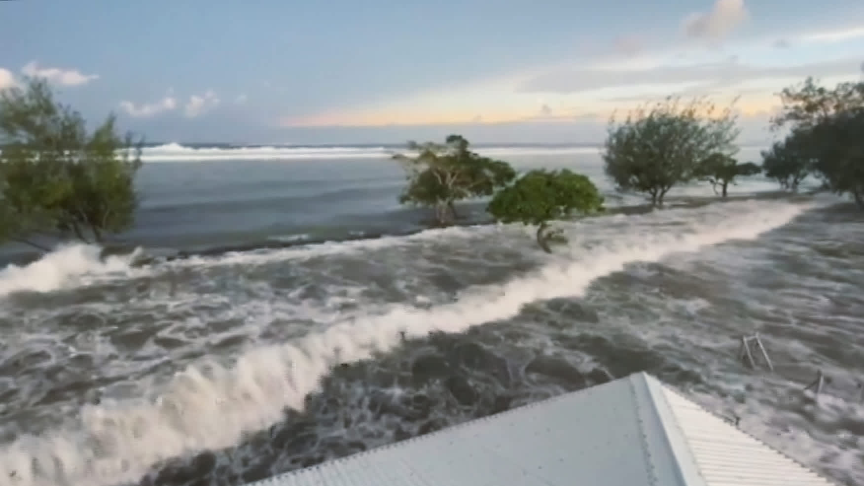 Tulivuorenpurkaus aiheutti tsunamin Tongassa