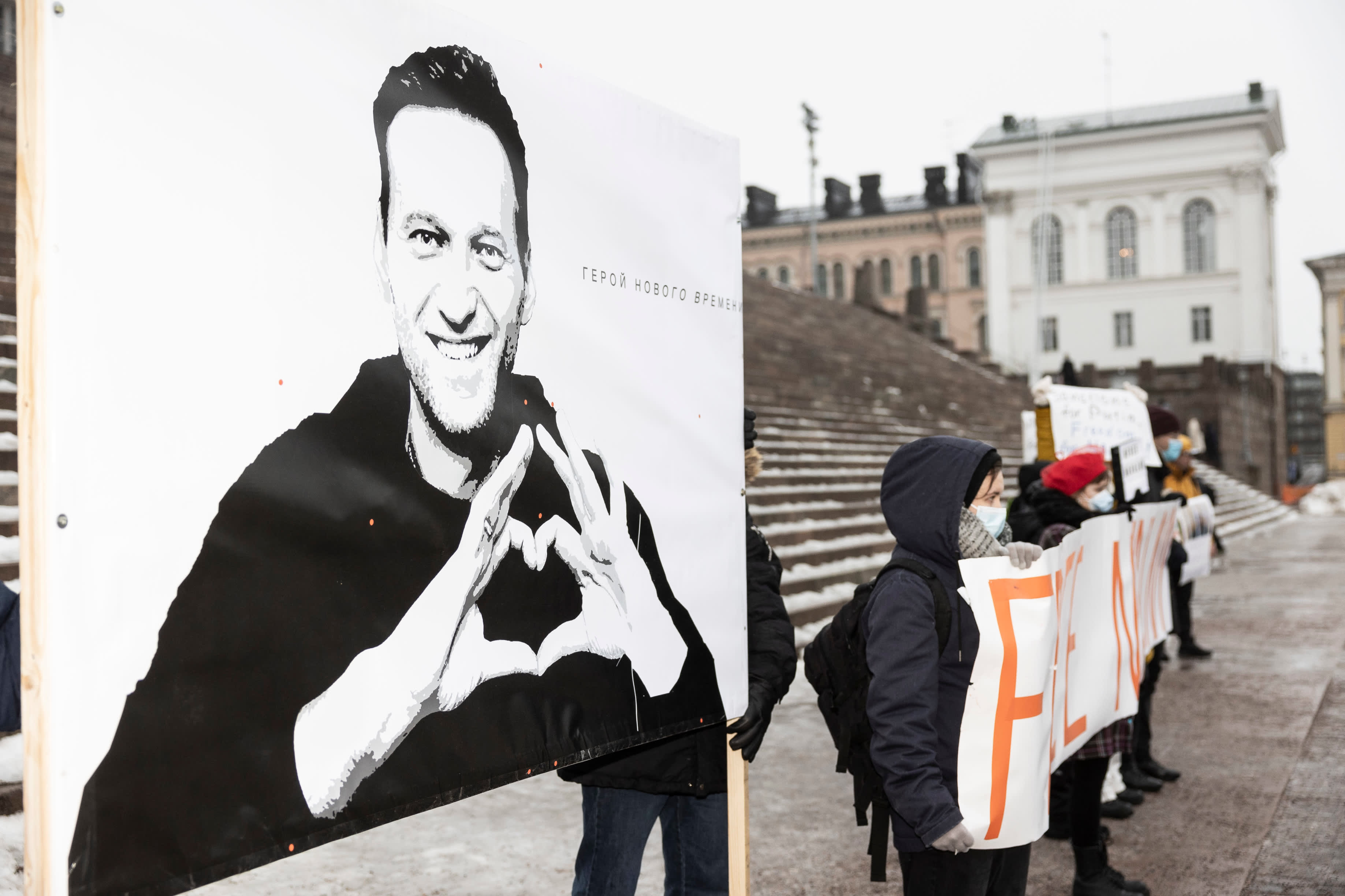 Navalny miekkari Helsinki, Senaatin tori, 16.1.22 - Navalnyi vuoden vankilassa