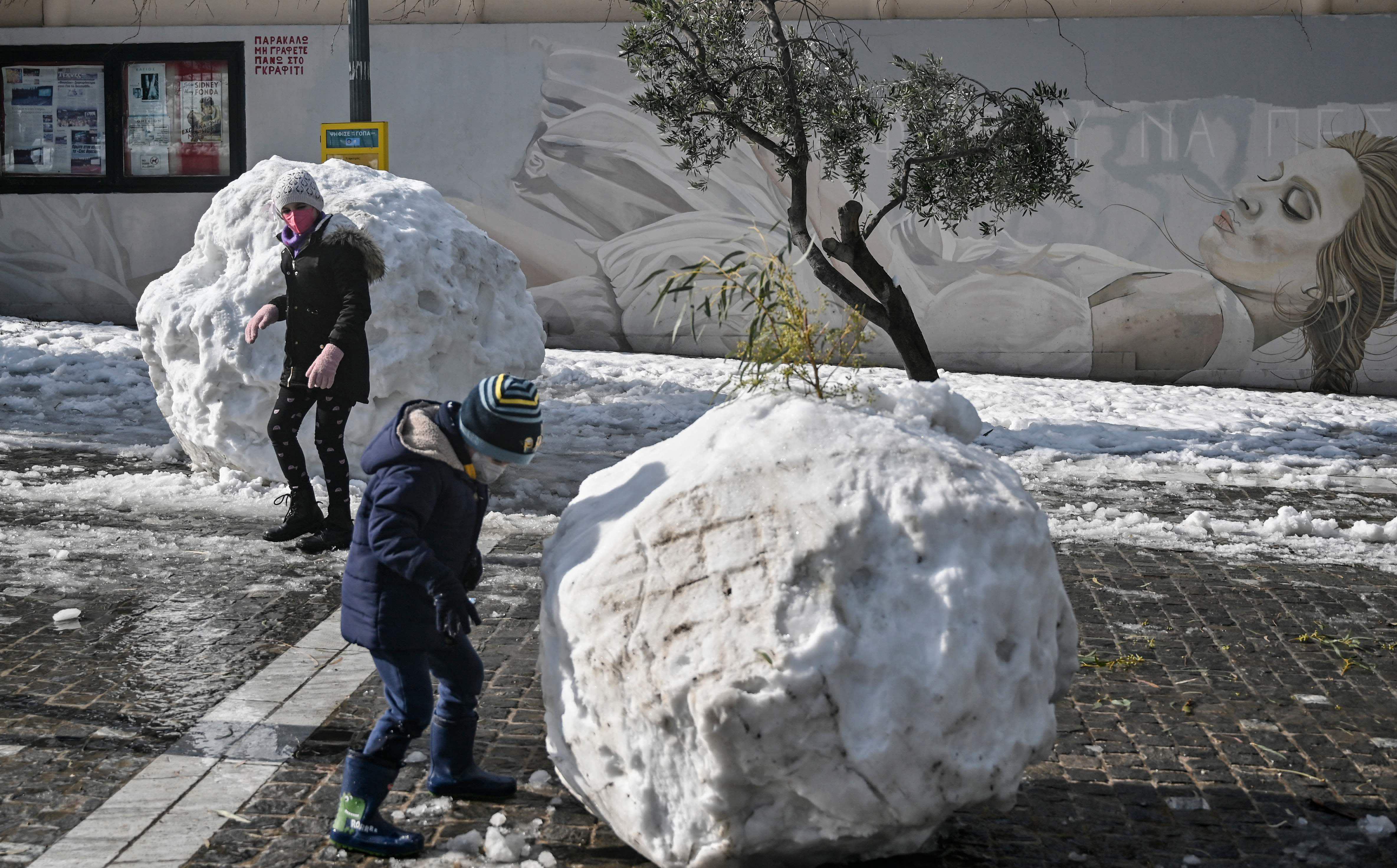 Alkuviikon kylmä koillisvirtaus toi Kreikkaan ja Turkkiin talvisen tuulahduksen Venäjältä.