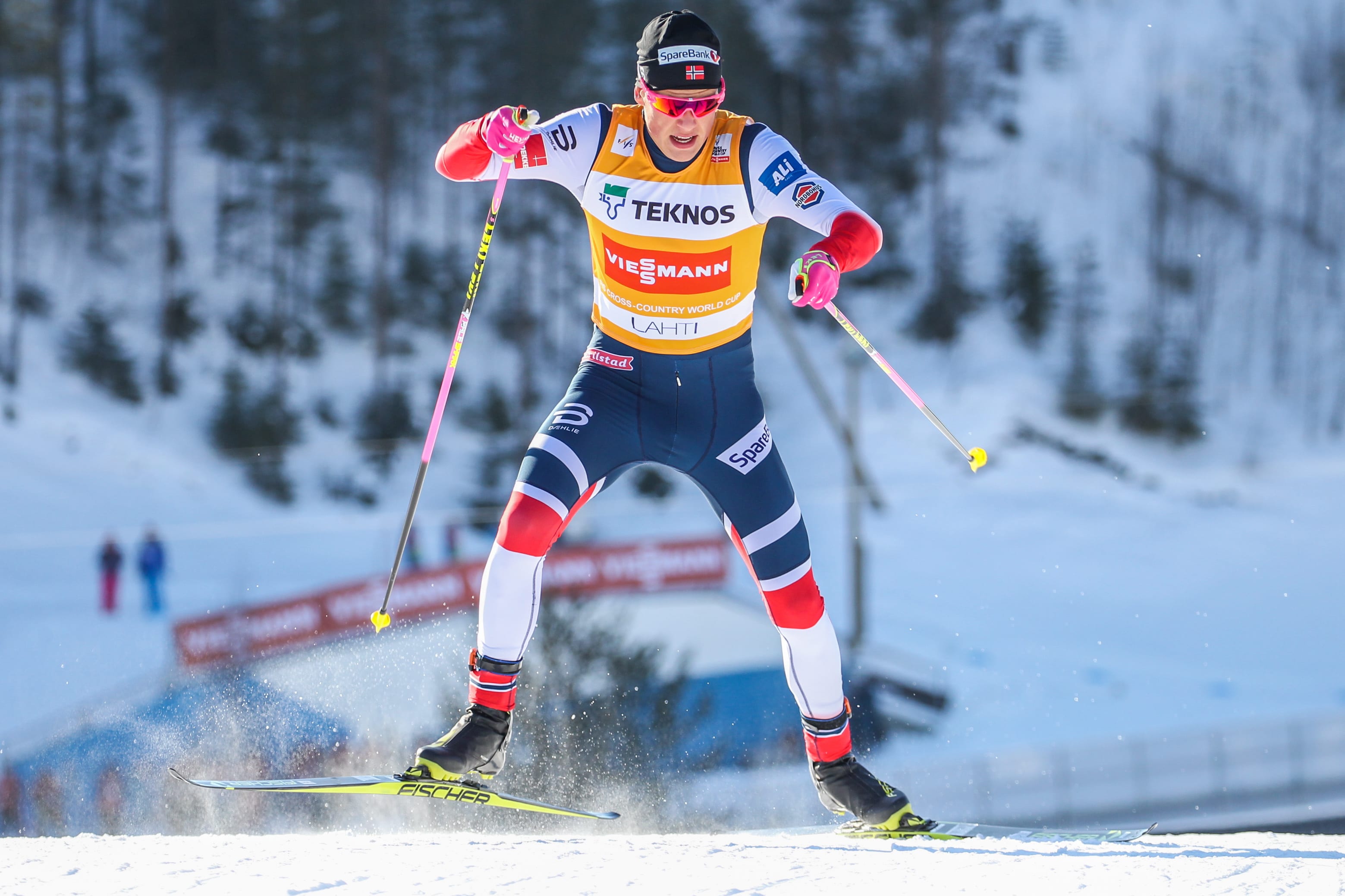 Världscupen på skidor, damernas och herrarnas sprint (svenskt referat) Världscupen på skidor