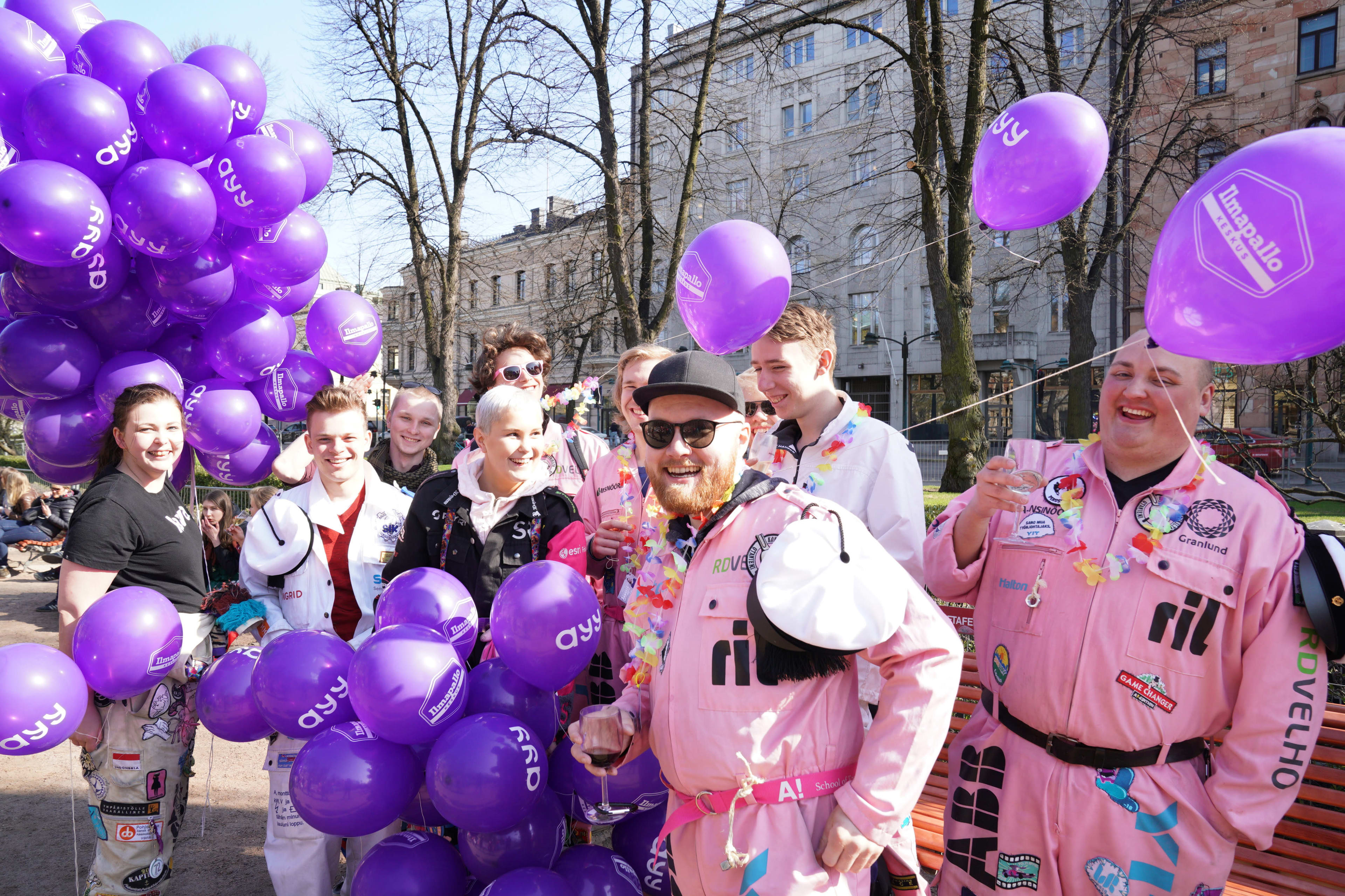 Vappu on opiskelijoiden juhla-aikaa | Yle Uutisluokka Triplet | Yle Areena