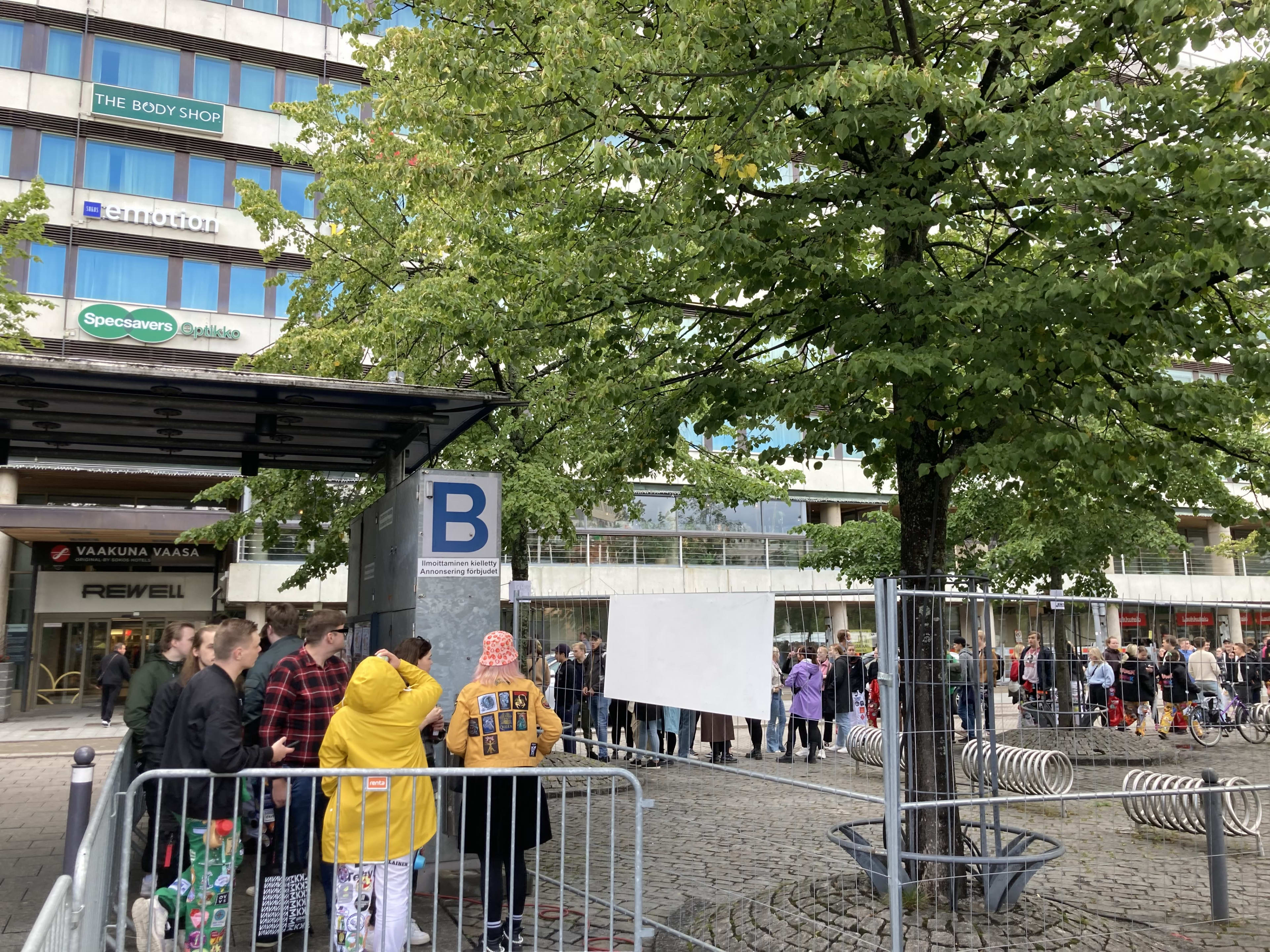 Satoja opiskelijoita kokoontuu Vaasan torille juhlimaan Vaasa Campus  Festivalia | Yle Pohjanmaan videot | Yle Areena