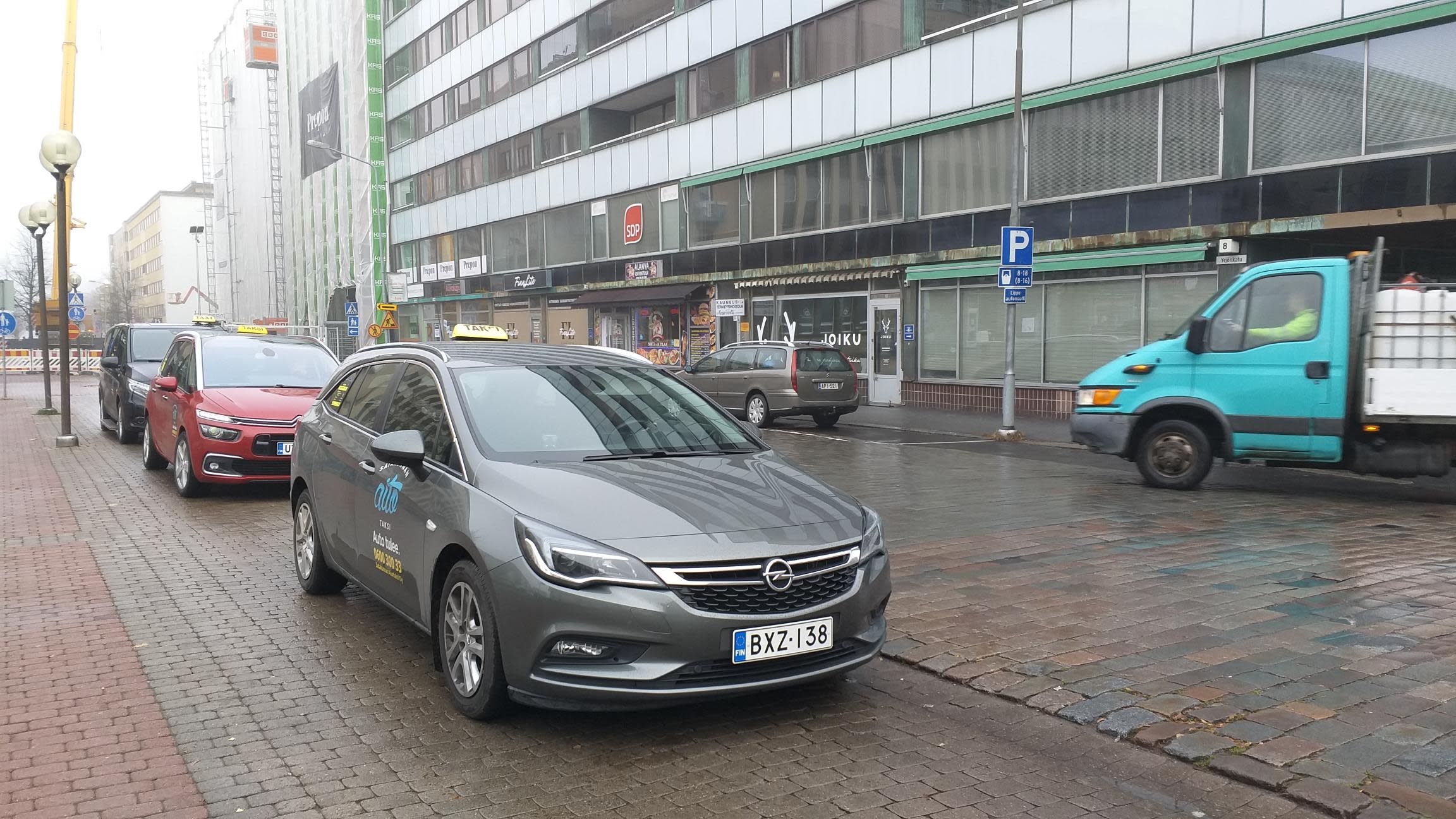 Taksikyydeistä on tullut kannattamattomia syrjäseuduilla | Yle Lounais- Suomen videot | Yle Areena