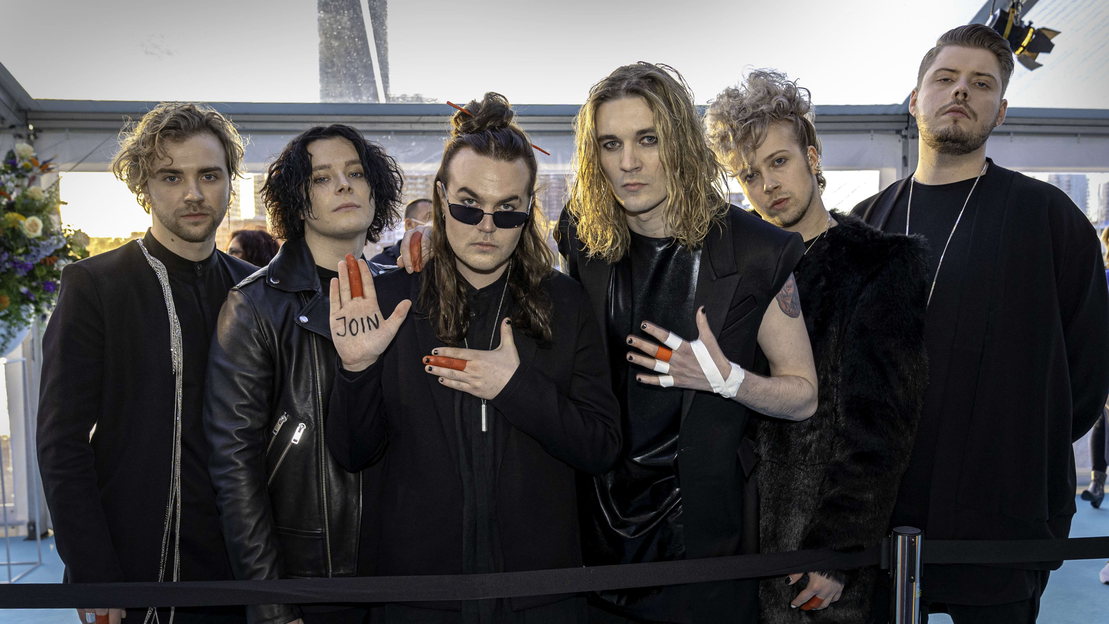 Suomen euroviisuedustaja Blind Channel ja paljon huomiota herättäneet