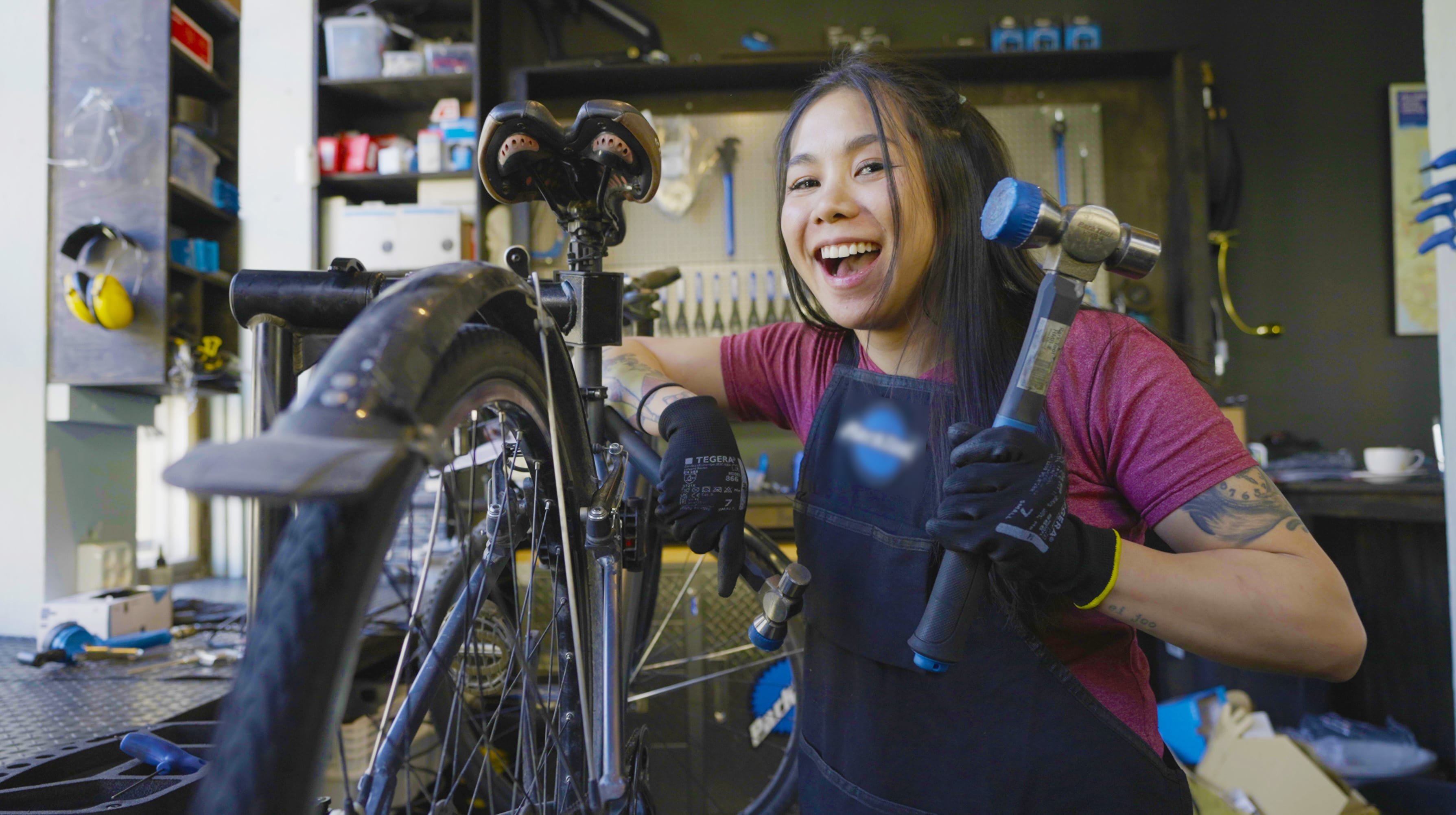 Päivä töissä pyörähuollossa Nikki rides bikes Yle Areena