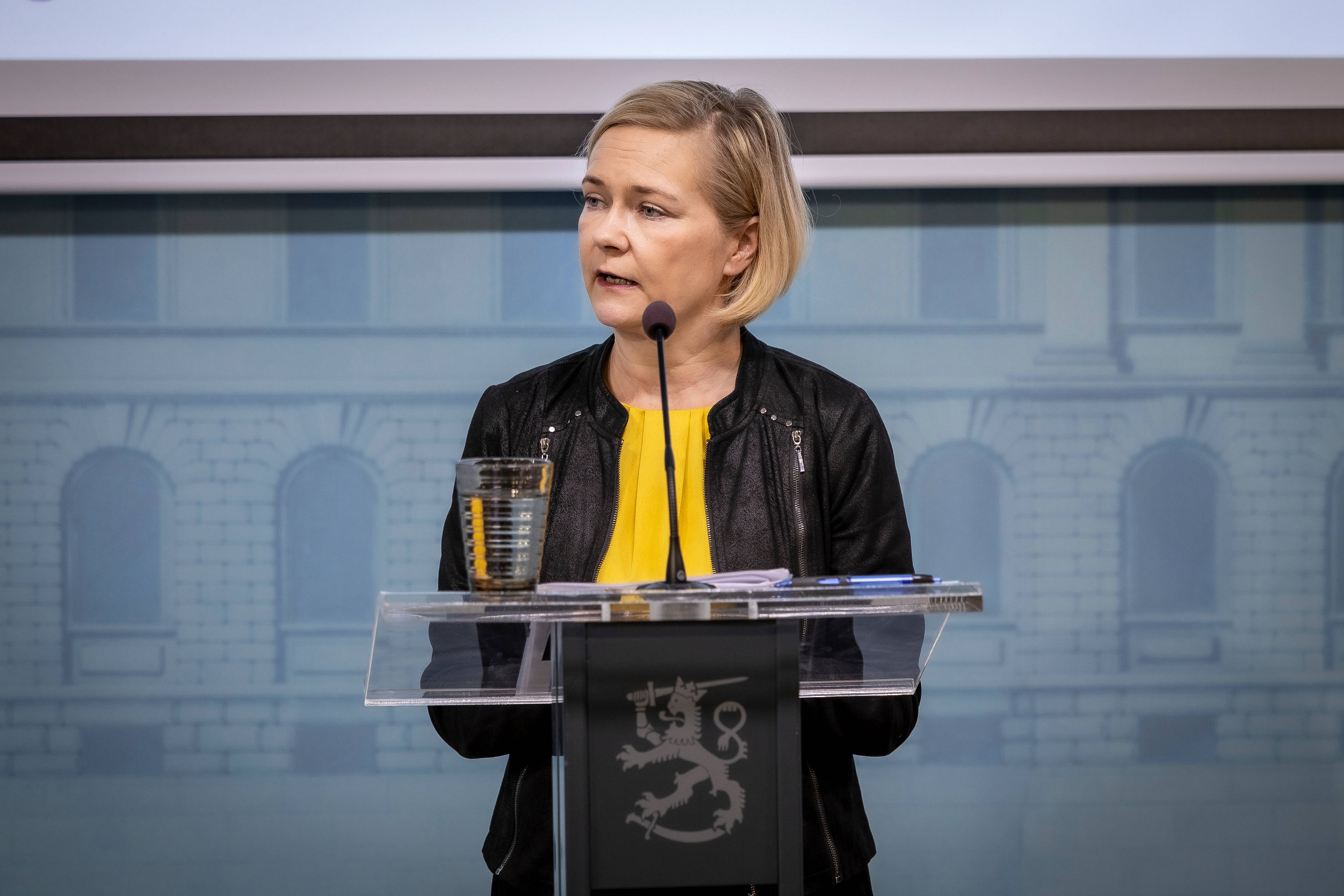 Sisäministeri Mari Rantanen pitää tiedotustilaisuuden sisäisestä ...