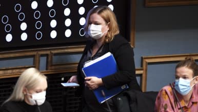 Ministerit Maria Ohisalo, Krista Kiuru ja Li Andersson eduskunnan kyselytunnilla Helsingissä