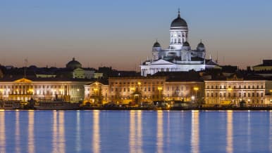 Helsinki nähtynä mereltä.
