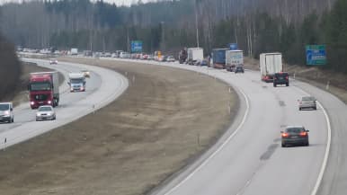 Ruuhkaa kolmostiellä.