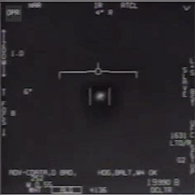 Kuva Pentagonin julkaisemasta ns. Flir-videosta, joka on kuvattu marraskuussa 2004. 