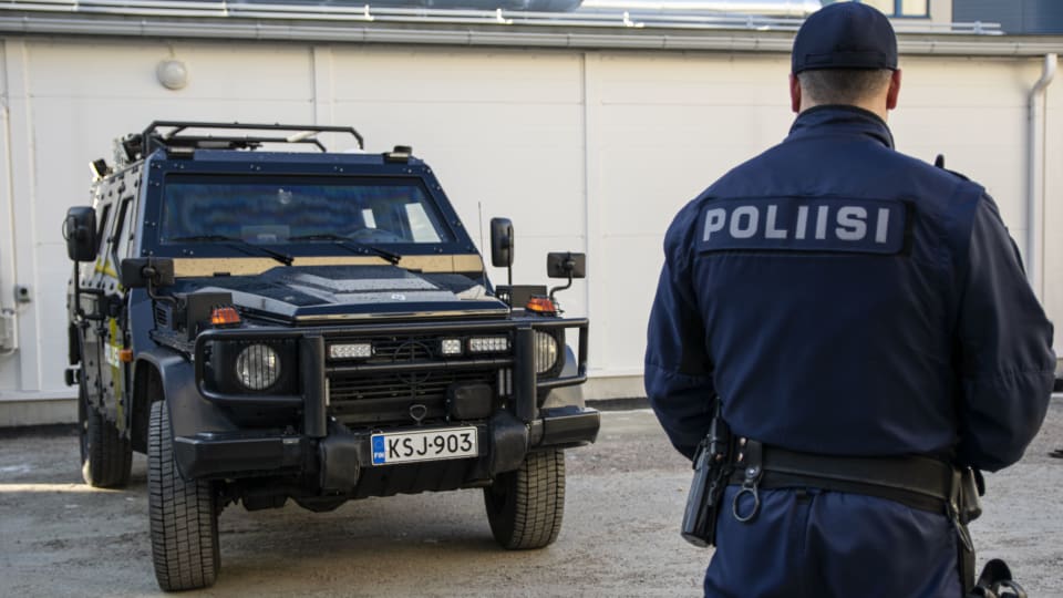 Panssaroitu Poliisiauto Tuli Tarpeeseen Jyvaskylassa Vakavan Vakivallan Uhka On Lisaantynyt Kertoo Poliisi Yle Uutiset Yle Fi