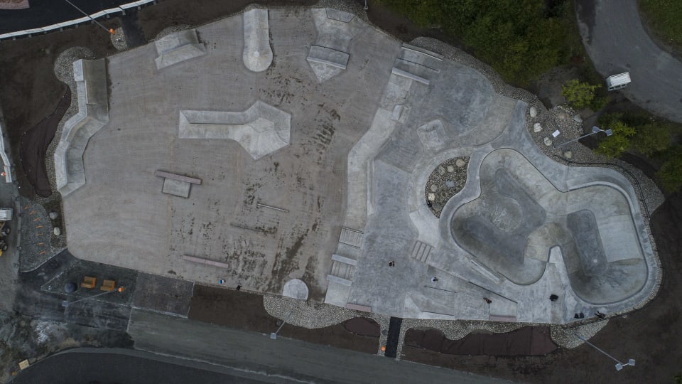 Pitkaan Odotettu Skeittiparkki Avoinna Kuopiossa Katso Videolta Milta Miljoona Euroa Maksaneessa Maailmanluokan Puistossa Nayttaa Yle Uutiset Yle Fi