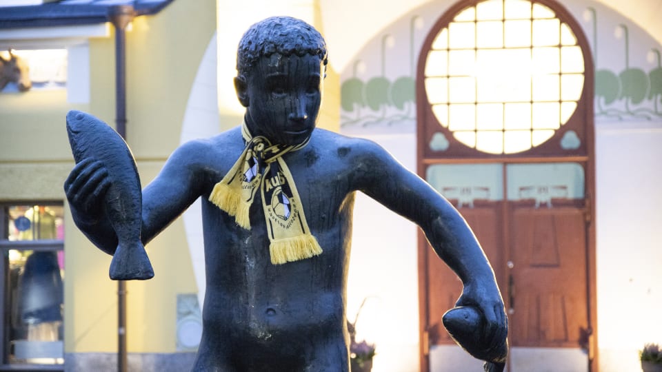 Kuopiolaiset Herkistyivat Futismestaruudesta Tori Ja Baarit Tayttyivat Faneista Mina Itkin Jo Ensimmaisen Maalin Jalkeen Ja Itken Nytkin Yle Urheilu Yle Fi