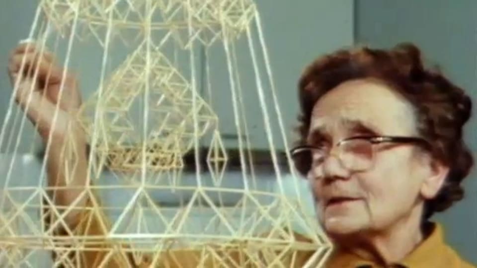 ヒンメリ フィンランドのクリスマスに飾られる伝統のわら細工 づくりの名人 手仕事 タピオの国