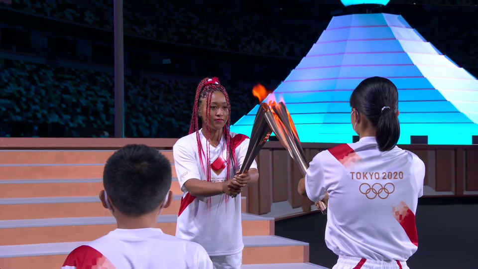 Naomi Osaka sytytti olympiatulen! Yle seurasi Tokion kisojen avajaisia |  Yle Urheilu