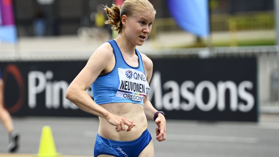 Elisa Neuvonen käveli Suomen ennätyksen naisten 35 kilometrin kävelyssä |  Yle Urheilu