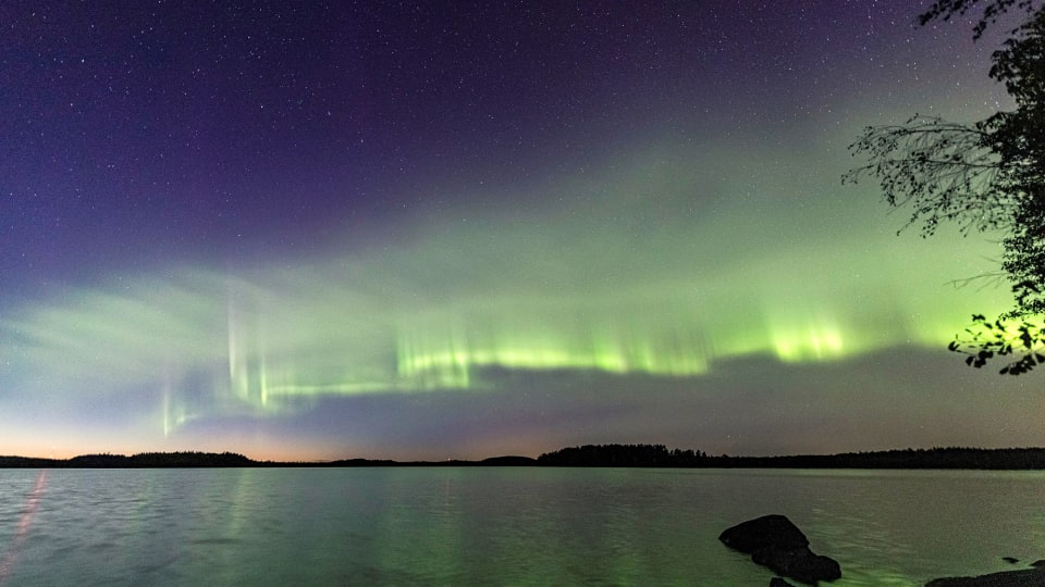 Revontulet leimuavat viikonloppuna koko Suomen yllä – meteorologi kertoo,  milloin on suurin todennäköisyys nähdä ne