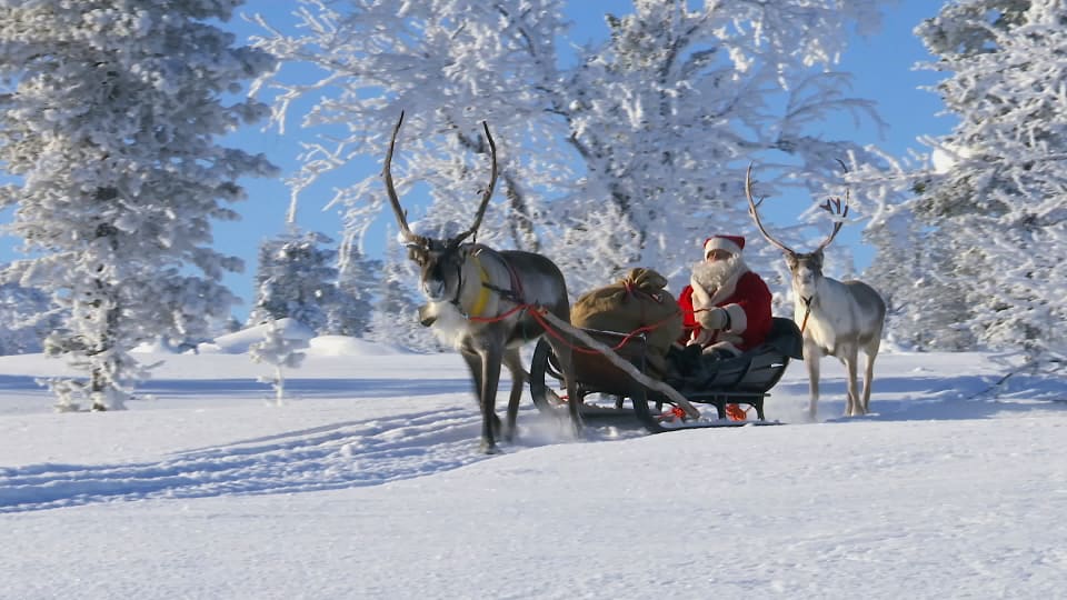 Watch: Santa and his reindeer set off from snowy Lapland | News | Yle  Uutiset