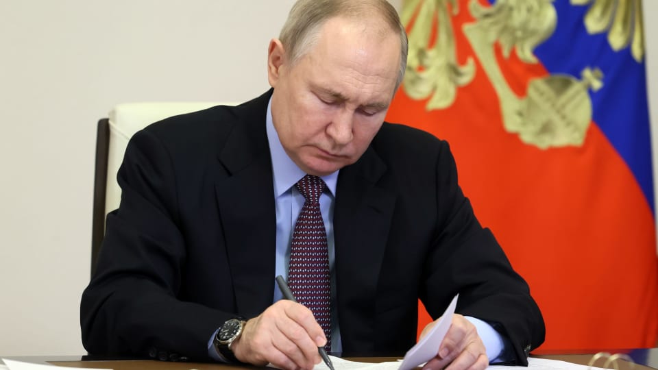 Putin peruu nyt julkisia esiintymisiään – tässä neljä mahdollista syytä,  miksi | Yle Uutiset