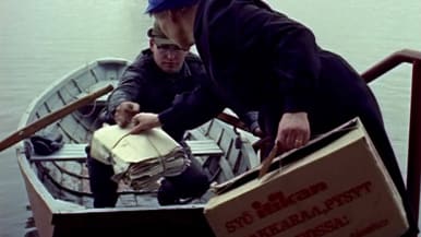 Postia kuljetetaan soutuveneellä tulvivalla Pohjanmaalla 1970