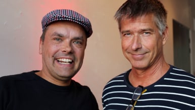 Kuvassa on improvisaatiokouluttajat Jani Turku ja Simo Routarinne