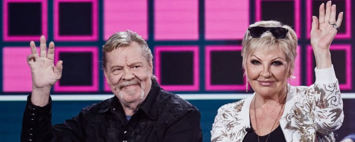 Vesa-Matti Loiri ja Hannele Lauri vilkuttavat.