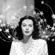 Elokuvatähti Hedy Lamarr glamourkuvassa vuonna 1941. Kuva dokumenttielokuvasta Seksipommi.