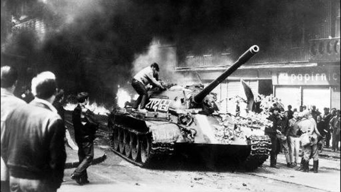 Den liberala Pragvåren 1968 ledde till att Sovjetunionens trupper invaderade Tjeckoslovakien – Arkivet – svenska.yle.fi