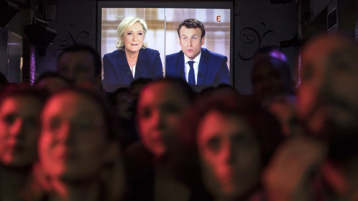 Valet i paris en duell mellan tva kvinnor Valet i paris en duell mellan tva kvinnor