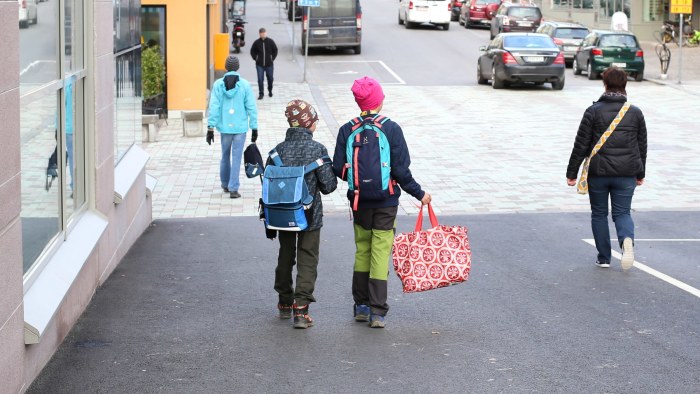 Bankkort tas i bruk i allt tidigare ålder - när är barn redo att