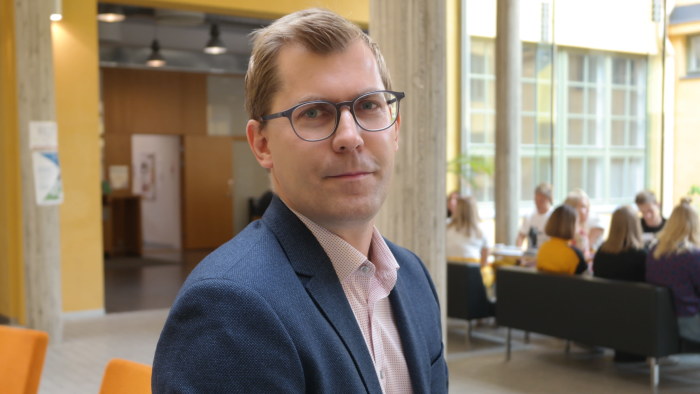 Svensk Nationalekonom Om Att Sa Manga Studerande Tar Ett Mellanar Nagonting Ar Konstigt Med Finland Aboland Svenska Yle Fi