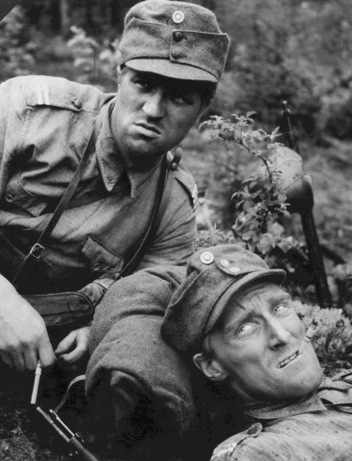 Tuntematon Sotilas Kaksi Klassikkotulkintaa Teemalla Yle Teema