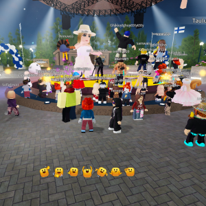Virtuaaliset hahmot tanssivat virtuaalisen Joalinin keikalla Robloxin metaversumissa.