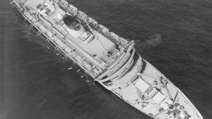 "Well they said you was high-classed. Well, that was just a lie" - Fartyget Andrea Doria efter kollisionen med MS Stockholm utanför Nantucket Island den 25 juli 1956. Andrea Doria
