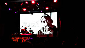 Grandmaster Flash hyllar Tupac på Tavstia Grandmaster Flash hyllar Tupac på Tavstia