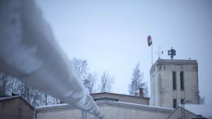 Bland annat från Forcit i Hangö kör en del tung trafik. Byggnader på sprängämnestillverkaren Forcits fabrik i Hangö.